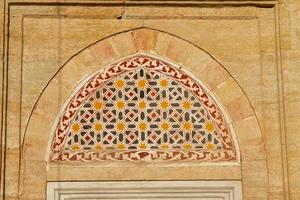 decoração de janela da mesquita selimiye, edirne, turquia foto