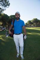 jogador de golfe andando foto