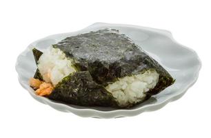 bolinho de arroz japonês com salmão foto