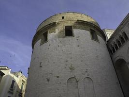 a cidade de bari na itália foto