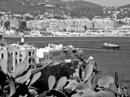 ilha de ibiza no mar mediterrâneo foto