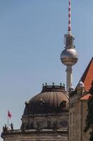 berlim, alemanha, 2022 - torre de televisão em berlin mitte foto