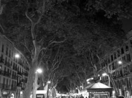 barcelona à noite foto