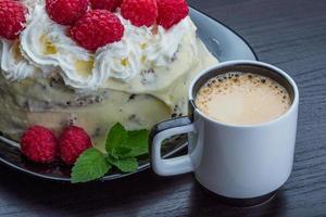 café com bolo de framboesa foto