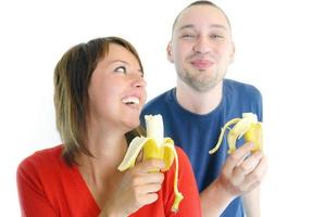 casal feliz com bananas foto