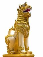 estilo de estátua de leão tailandês isolado no fundo branco foto