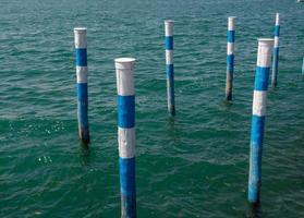 cais para atracação de barcos foto