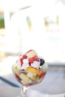 copo de salada de frutas foto
