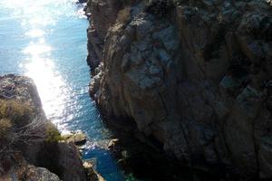 vista das falésias da costa brava catalã foto