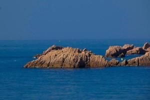 vista das falésias da costa brava catalã foto