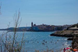 vistas da bela cidade de sitges na costa mediterrânea catalã. foto