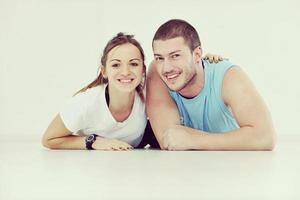 feliz casal jovem treino de fitness e diversão foto