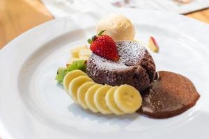 chocolate lava sorvete de baunilha com frutas