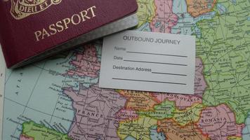 passaporte e mapa
