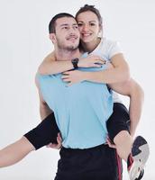 feliz casal jovem treino de fitness e diversão foto