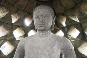 magelang, central java, indonésia, 2017, stupa de borobudur pedra templo indonésio estátua de buda foto