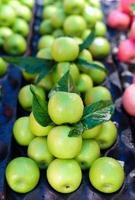 maçã verde no mercado