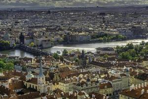 vista de outono da parte histórica de praga foto