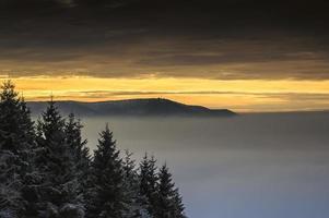 vista de inverno da paisagem na república checa foto