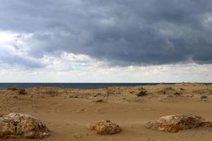 costa do mar mediterrâneo no norte de israel. foto