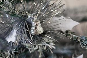 Decoração de Natal. galho de árvore de natal foto