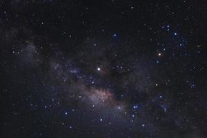 galáxia da via láctea com estrelas e poeira espacial no universo foto