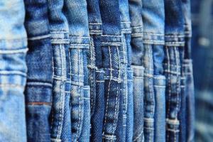 linha de jeans azul enforcado foto