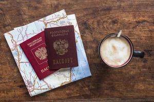 passaporte e café foto