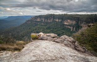 a vista da paisagem das montanhas azuis do estado de nova gales do sul da austrália. foto
