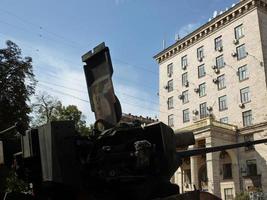 equipamento militar pesado destruído na batalha foto