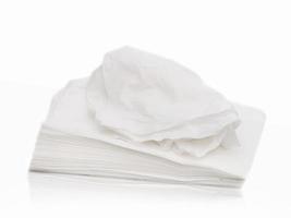 papel de seda isolado no fundo branco foto