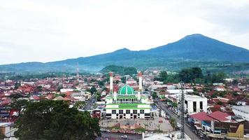 bela vista aérea, grande mesquita para fundo islâmico foto