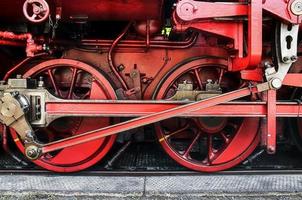 locomotiva a vapor antiga em preto e vermelho foto