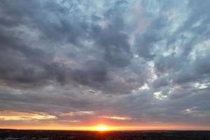 mais bela vista aérea de nuvens dramáticas foto