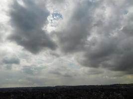 mais bela vista aérea de nuvens dramáticas foto