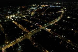 bela vista aérea de bury park luton inglaterra reino unido à noite foto