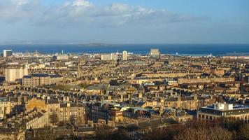 vista para a cidade velha de edimburgo foto