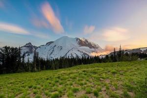 paisagem do parque nacional do monte rainier nos eua foto