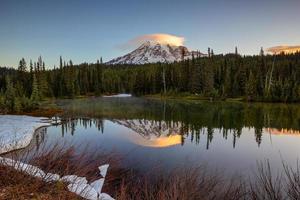 paisagem do parque nacional do monte rainier nos eua foto