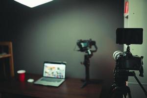 equipamento de estúdio doméstico equipamento de câmera conjunto de filmes de cinegrafista freelancer ou blogueiro usar criador de conteúdo foto