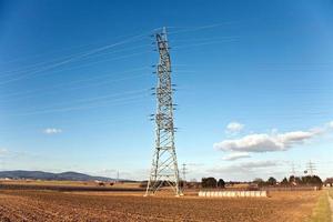 torre de eletricidade para energia na bela paisagem