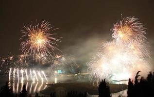 fogos de artifício sobre halic, istambul foto