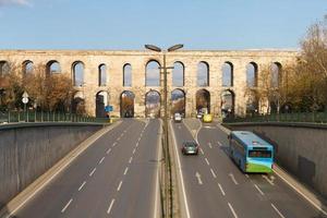 Valens aqueduto de Istambul, Turquia foto