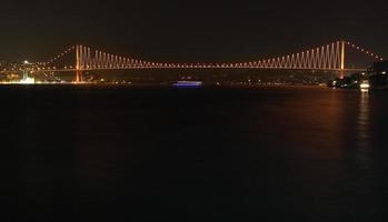 ponte do bósforo em istambul, turquia foto