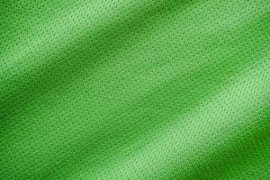 textura de jersey de tecido de roupas esportivas verdes foto