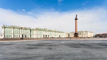 vista panorâmica da praça do palácio e do palácio de inverno foto