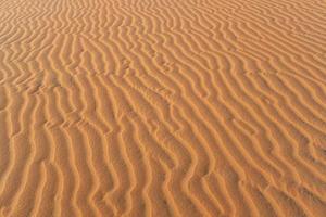 abstrato e textura de ondas de areia no deserto foto