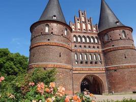 luebeck, alemanha, 2020 - a cidade de luebeck no mar báltico na alemanha foto