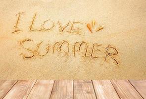 a palavra eu amo o verão na areia foto