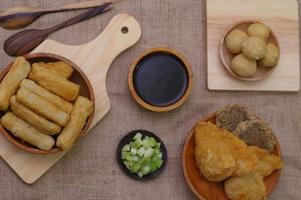 pempek palembang, comida tradicional indonésia foto